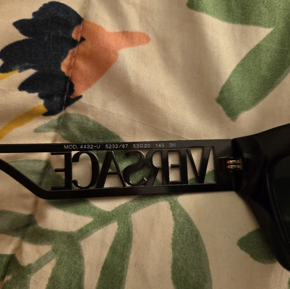 Versace Black Sunglasses MOD. 4432-U - Picture 4 of 5